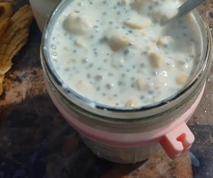 Overnight oats with chia seeds made in a Berde's jar, the branded lid resting beside it.